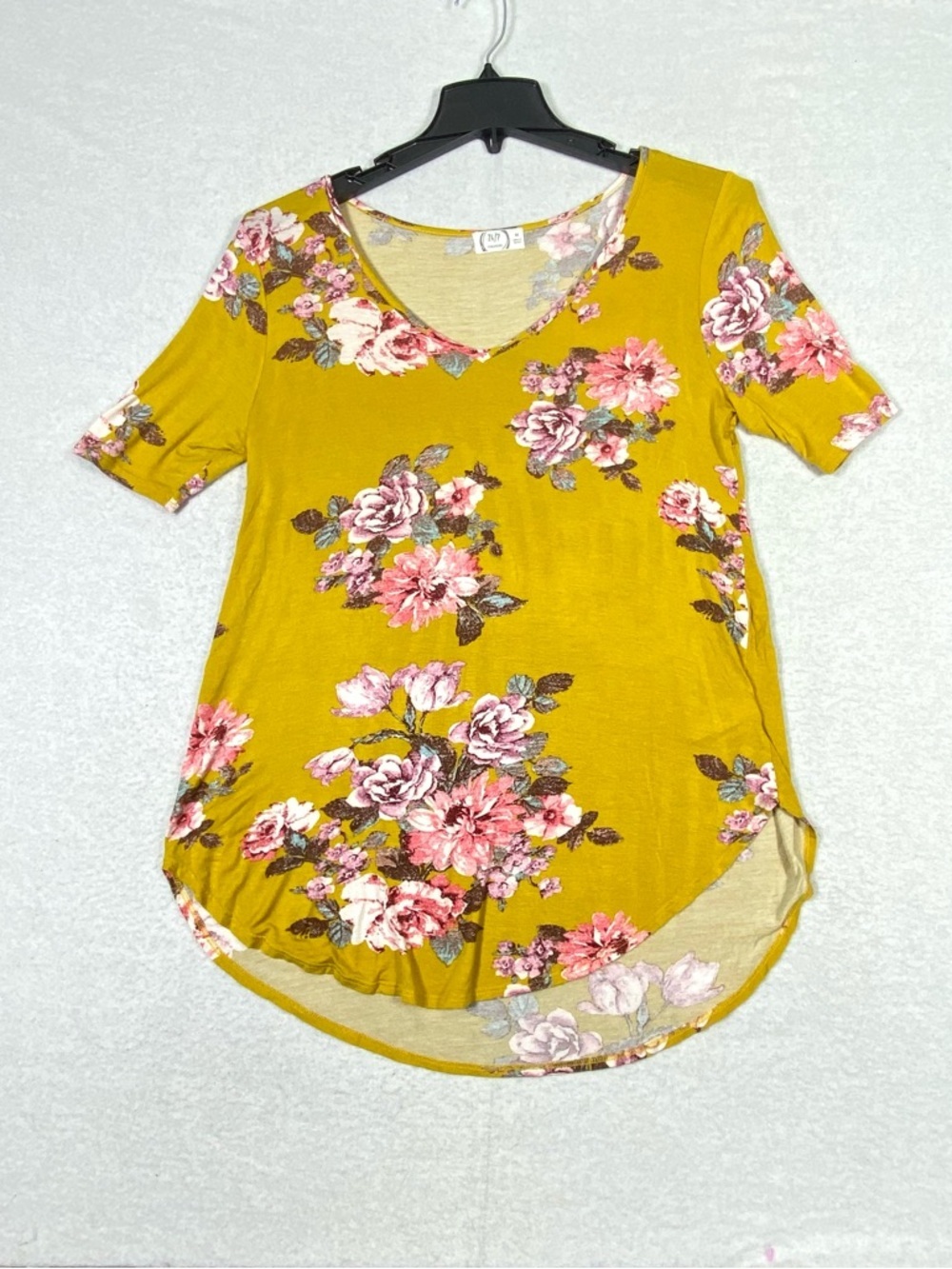 MAURICES 24/7 Floral Tunic Tee Women's M Mustard Yellow Short Sleeve Countryside